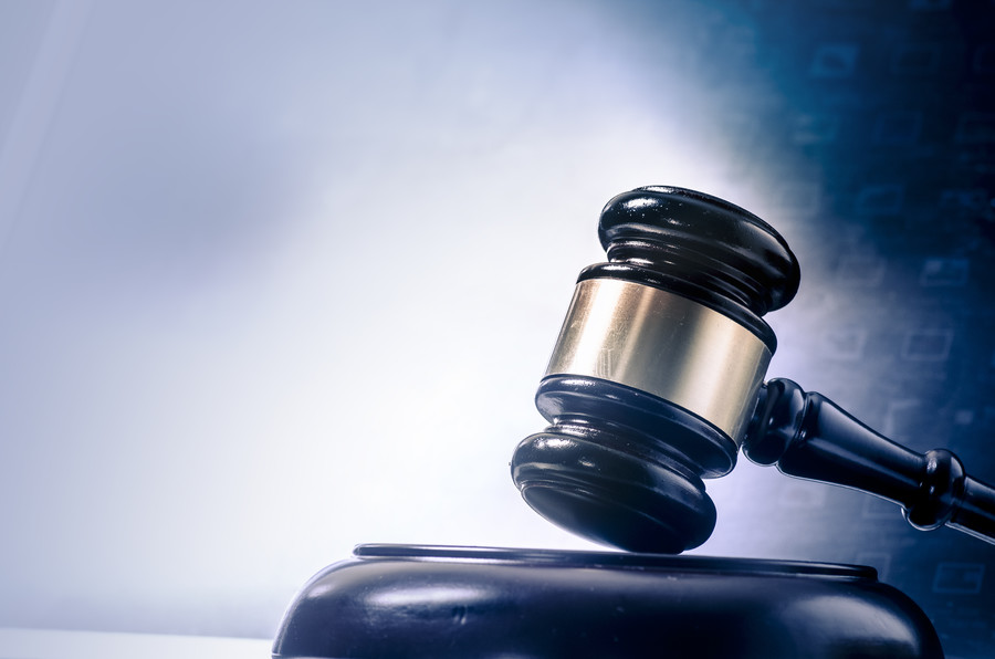 上海刑事案件律師解析：自行辯護還是請律師代理？
