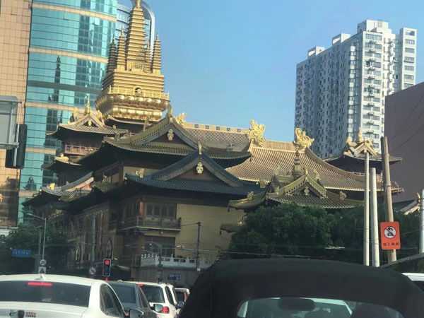 故意殺人后又拿走被害人財(cái)物的行為如何定性？上海經(jīng)濟(jì)犯罪律師來(lái)回答