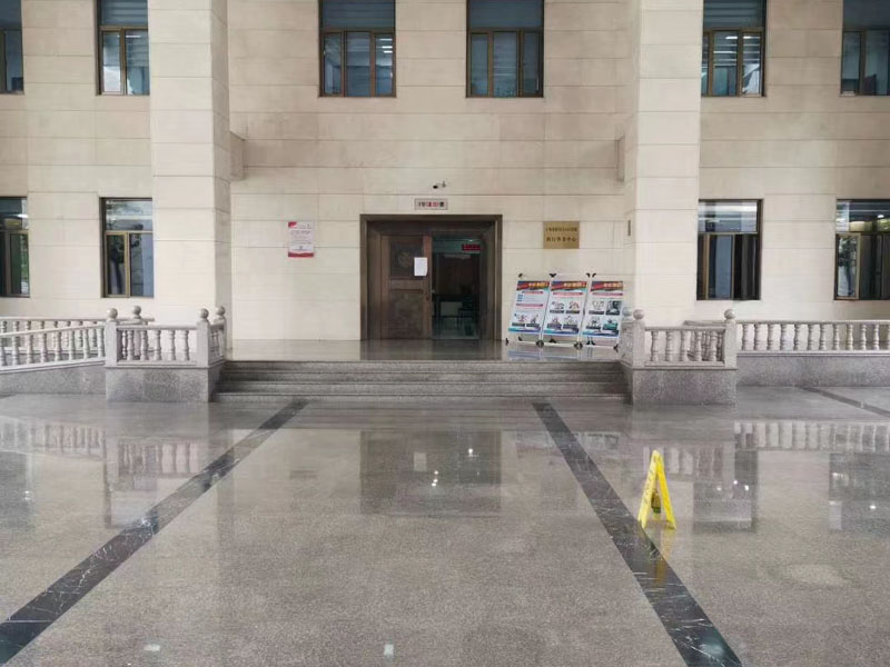 上海找刑事律師來講講在共同搶劫中未在現場的行為人應否承擔責任