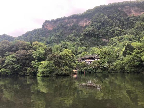 設(shè)置圈套控制賭博輸贏并從中獲取錢財如何處理？上海咨詢刑事律師告訴您