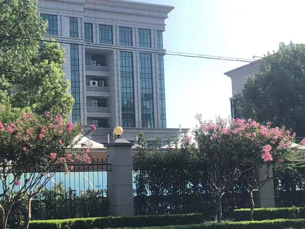 上海好的刑事律師來講講以欺騙手段誘使他人產(chǎn)生犯意是否構成共同犯罪